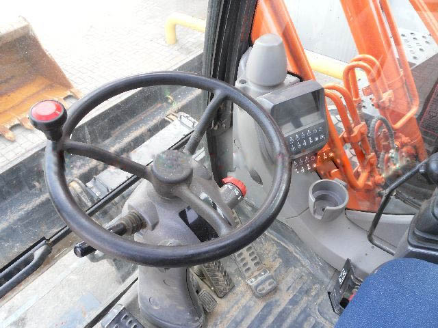 日立ZX210-3轮胎挖掘机驾驶室