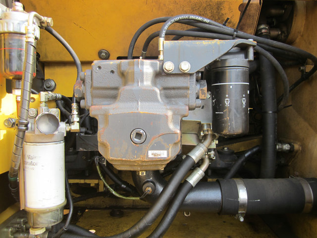 小松240-8液压泵